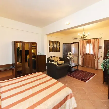 アパートホテル パリ *