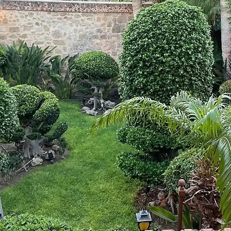 Hotel apartamentowy Paris
